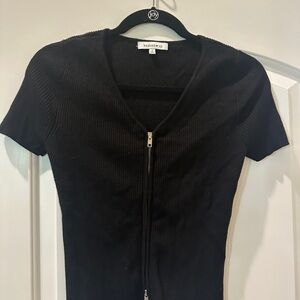 Hooked Up by IOT Black Short Sleeve Zipper Top